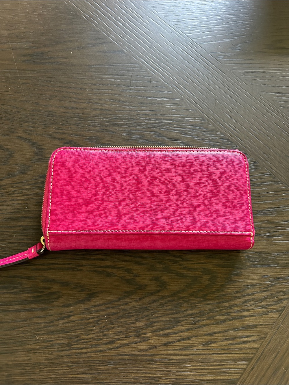 Dooney & Bourke Large Saffiano Pink Zip Around Wallet EXCELLENT CONDITION - Picture 2 of 8